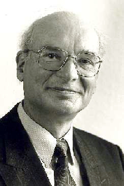 Univ.-Prof. Dr. iur. Arthur Kreuzer